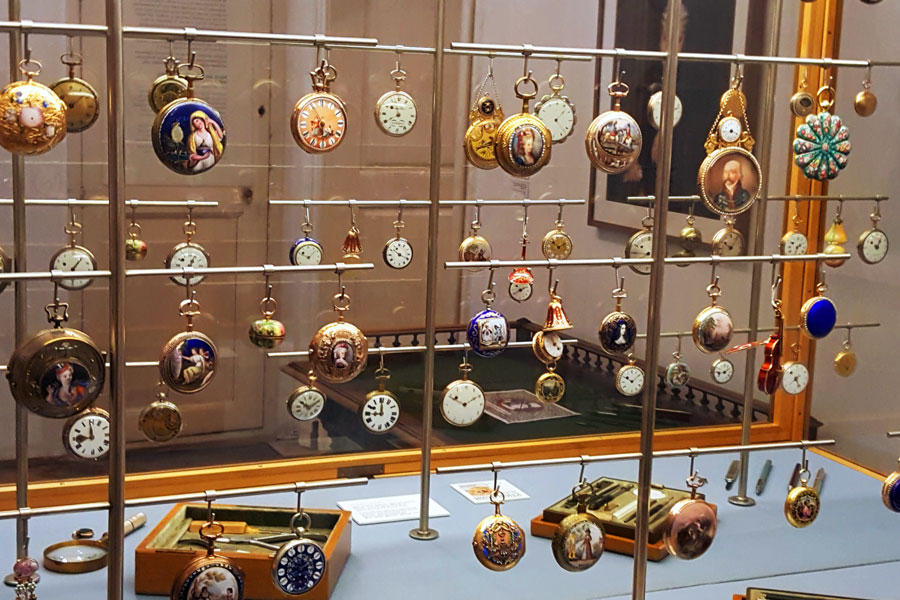 Die Taschenuhren-Sammlung von Marie von Ebner-Eschenbach Die Taschenuhren-Sammlung von Marie von Ebner-Eschenbach