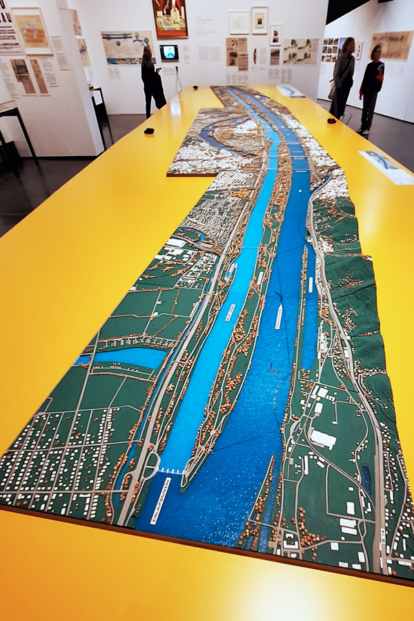 Model der Donauinsel in der Ausstellung Model der Donauinsel in der Ausstellung