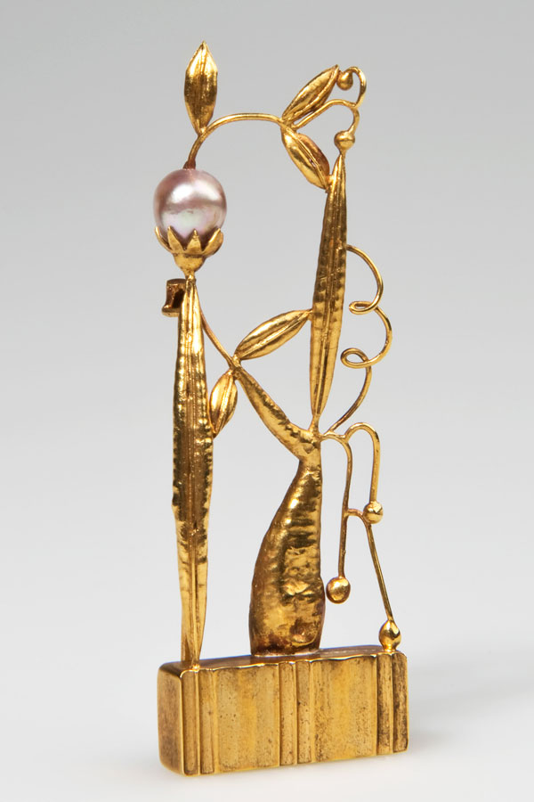 Dagobert Peche, Brosche, 1918 Gold, Perle © MAK