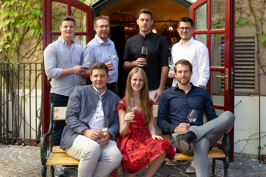 Sechs Weintalente und Jürgen Geyer © Daniela Hödl Fotografie Sechs Weintalente und Jürgen Geyer © Daniela Hödl Fotografie